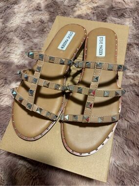 Steve Madden Tan Pyramid Stud Slide Sandals